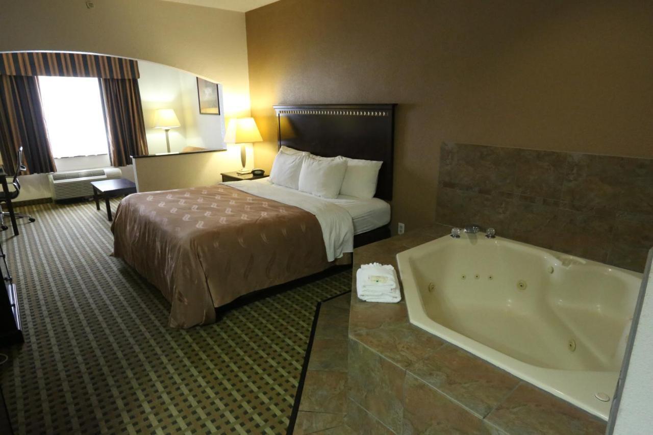 Quality Suites Burleson - Ft Worth Экстерьер фото