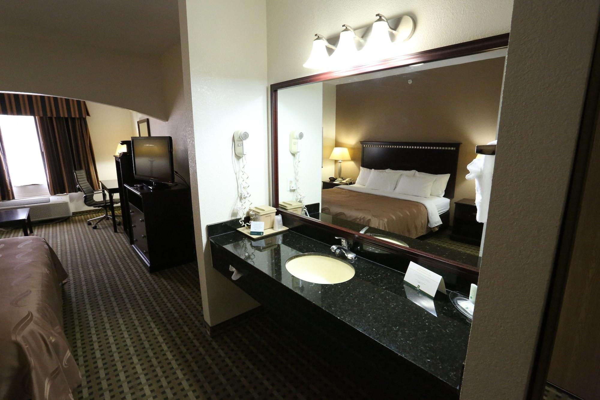 Quality Suites Burleson - Ft Worth Экстерьер фото