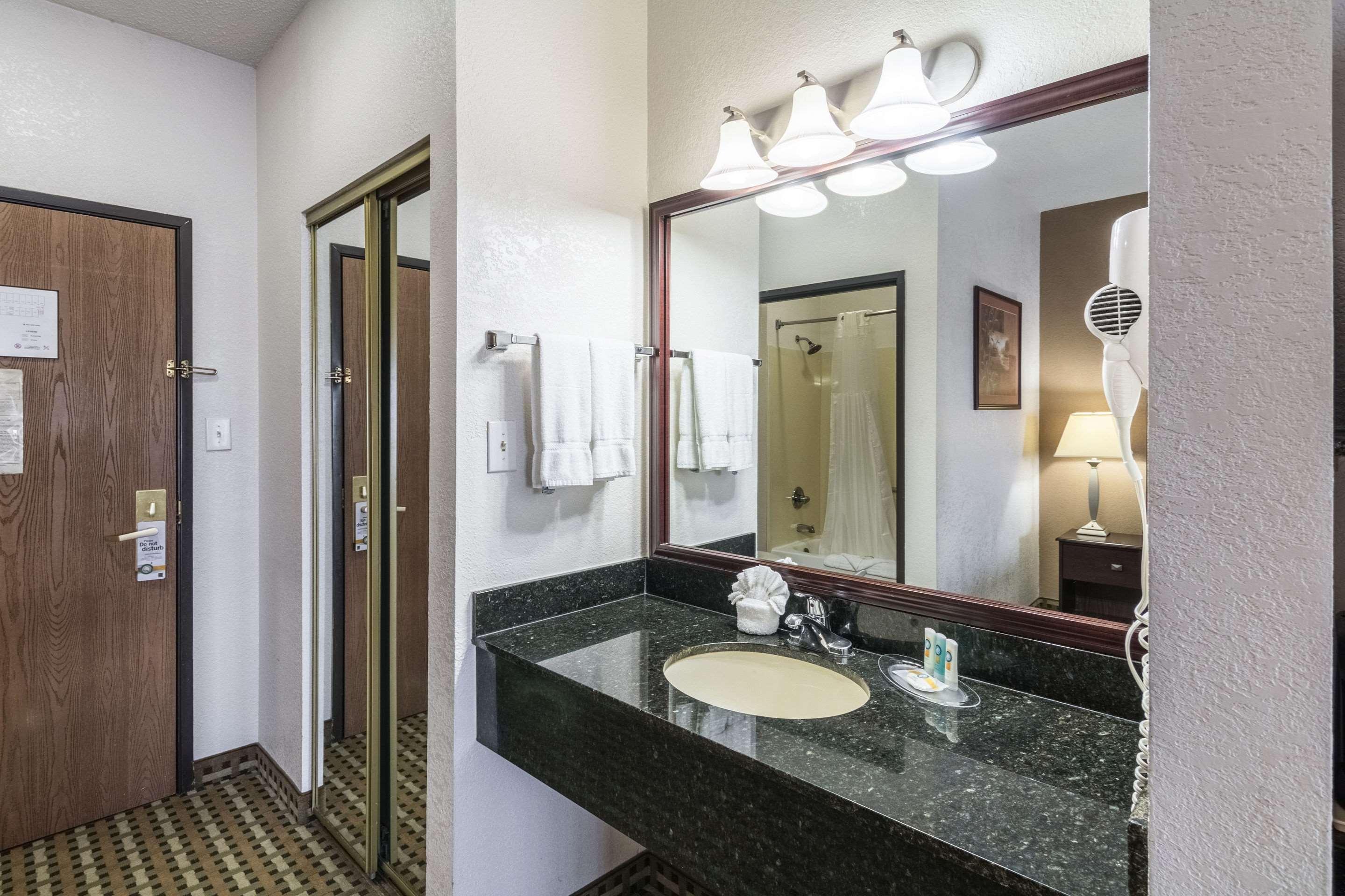 Quality Suites Burleson - Ft Worth Экстерьер фото