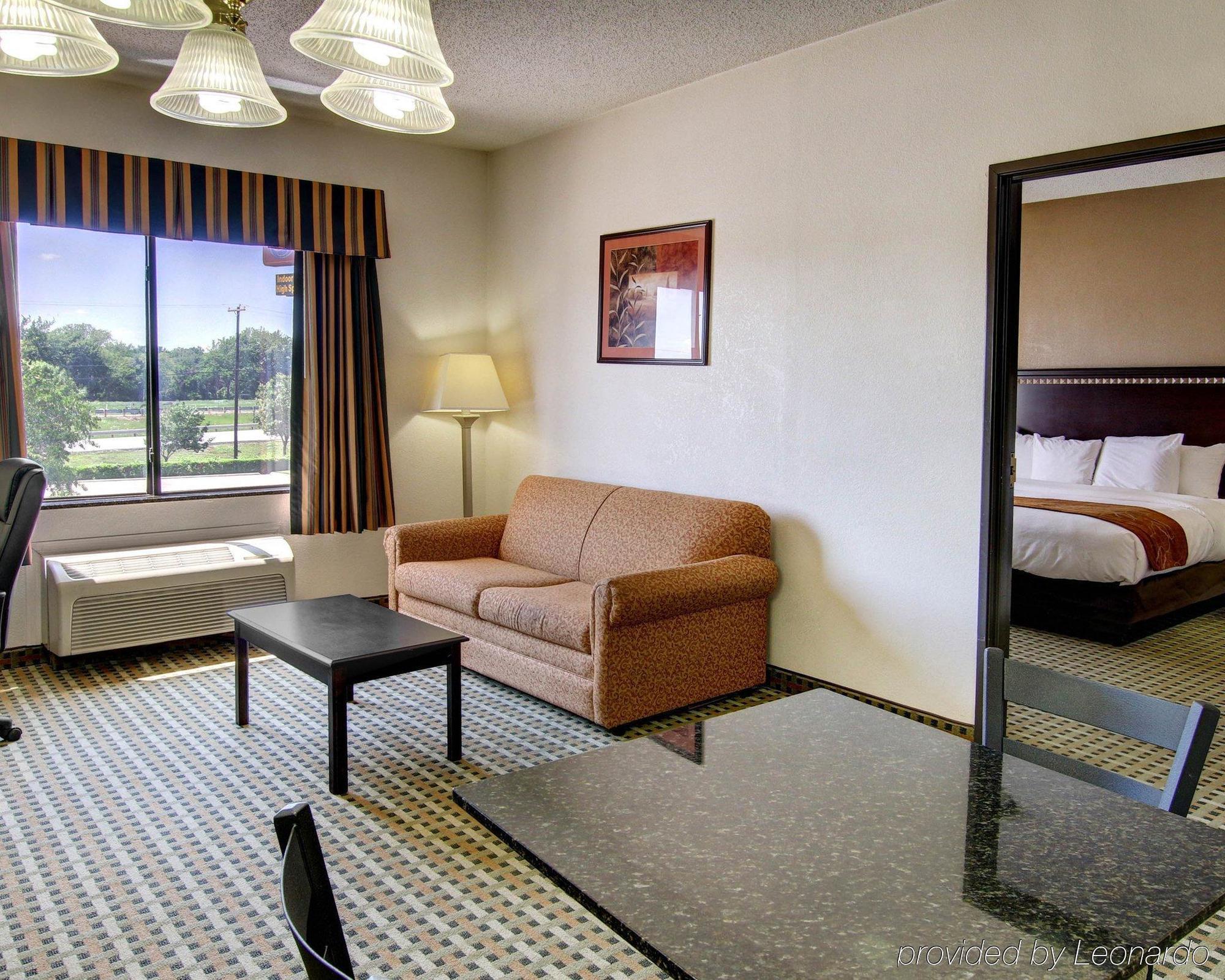 Quality Suites Burleson - Ft Worth Экстерьер фото